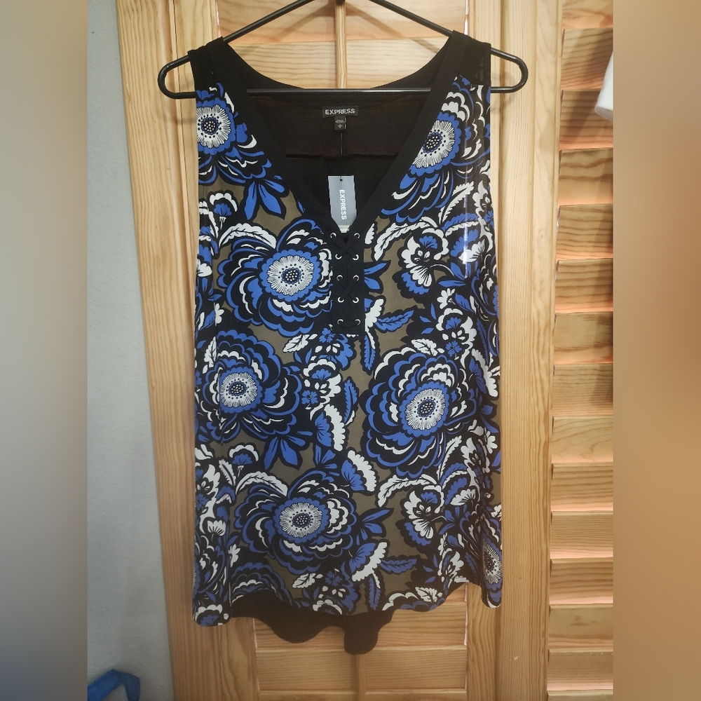 Express Women's Blue and Black Floral Tank Top
